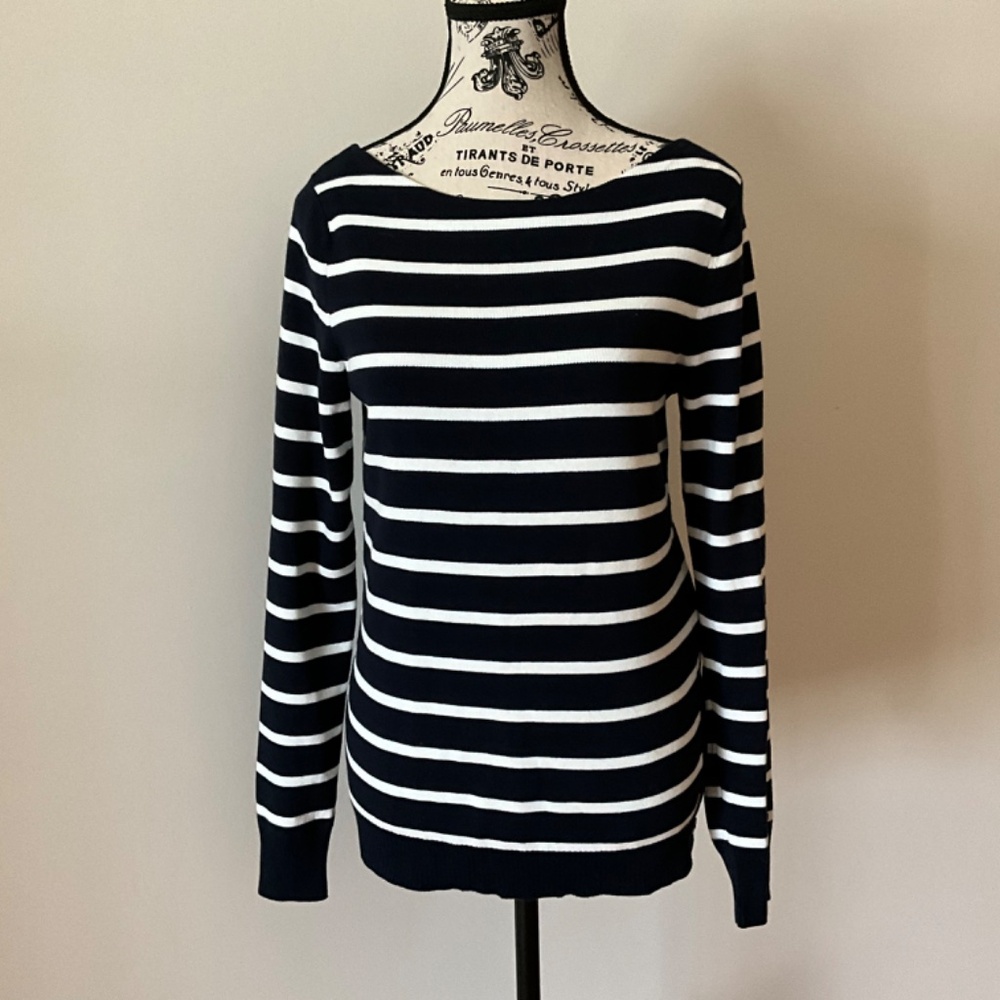 Tommy Hilfiger Women cotton sweater. Good for cool and warm weather.